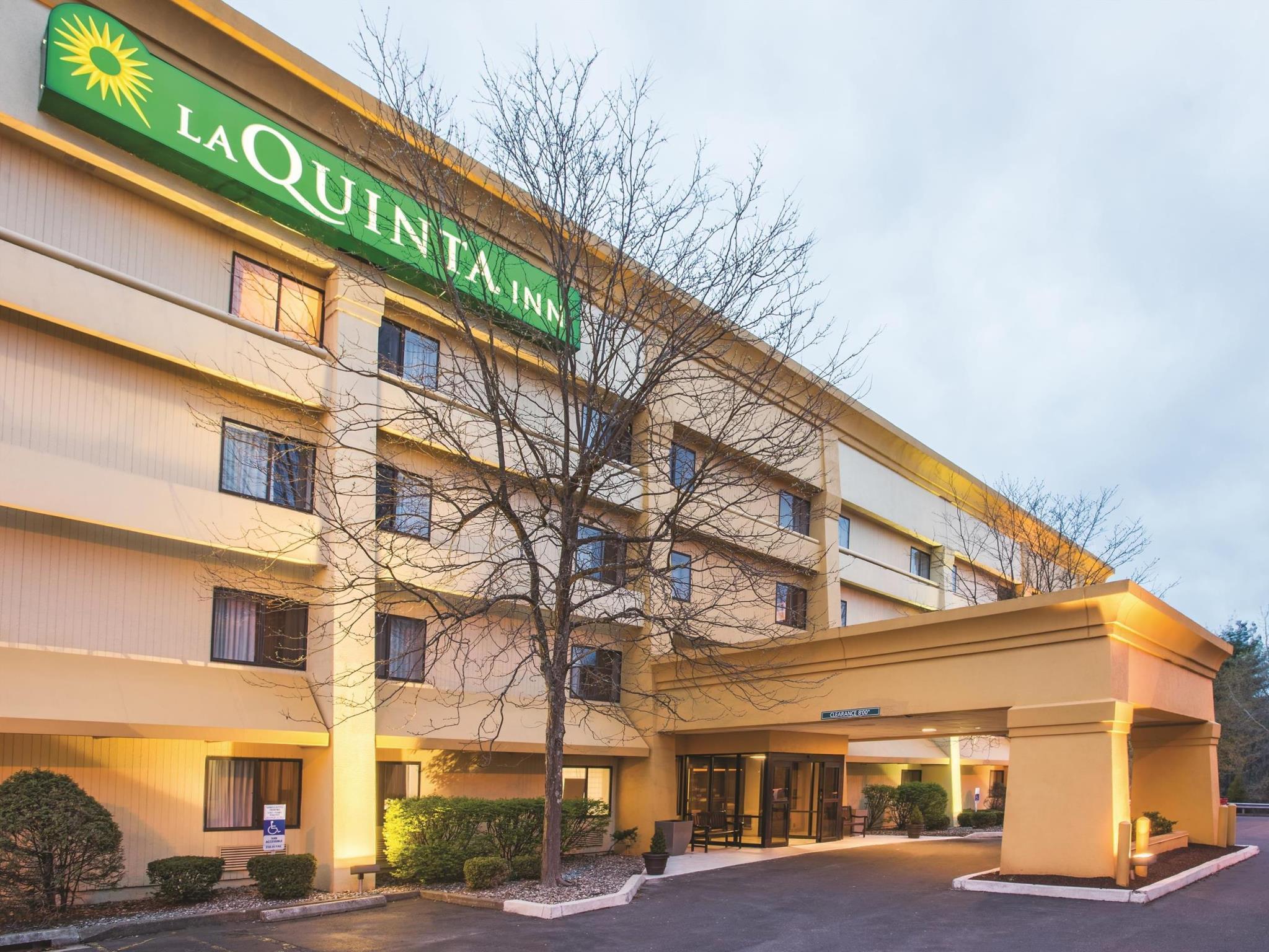 La Quinta By Wyndham Hartford Bradley Airport Hotel Windsor Locks Exterior photo