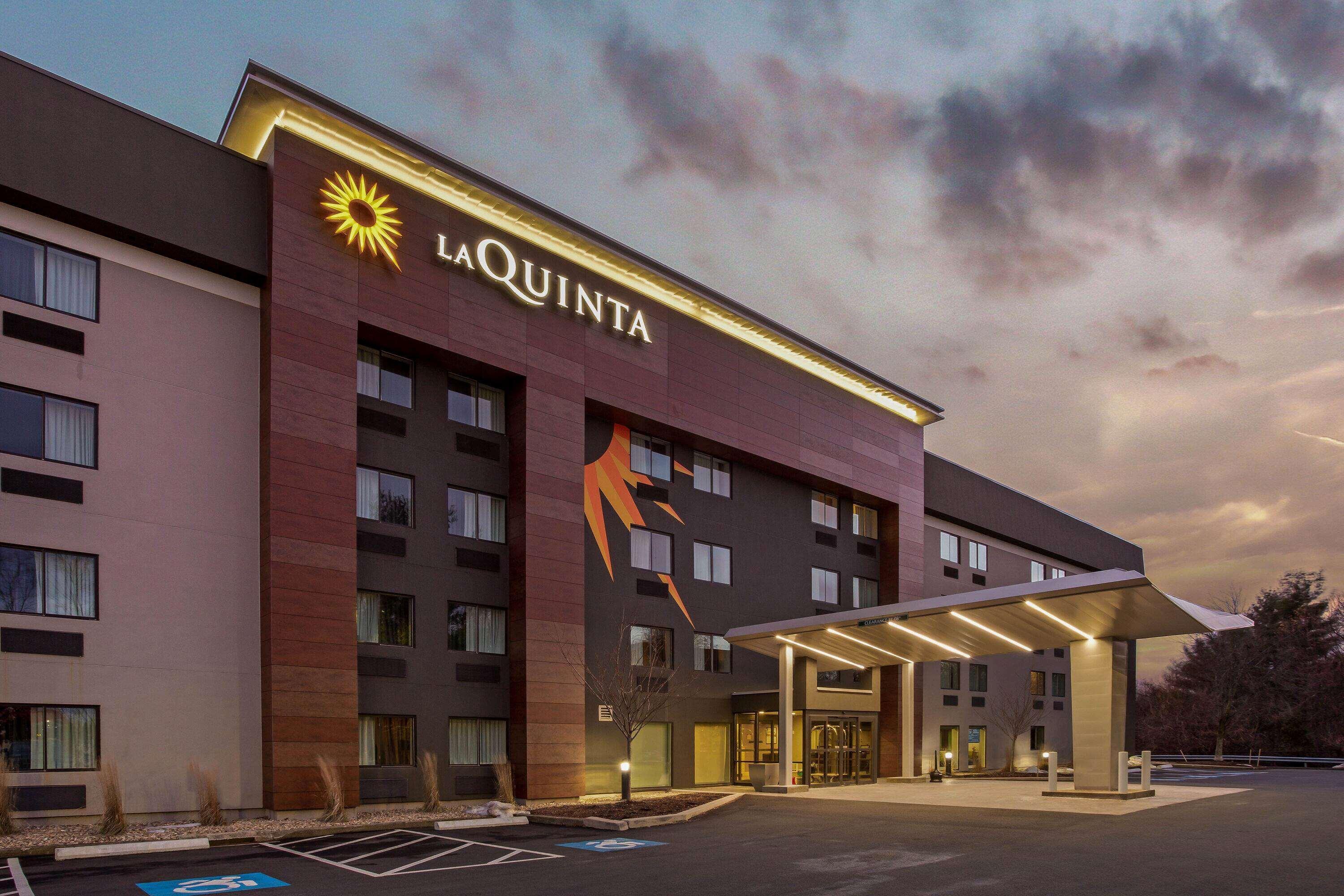 La Quinta By Wyndham Hartford Bradley Airport Hotel Windsor Locks Exterior photo