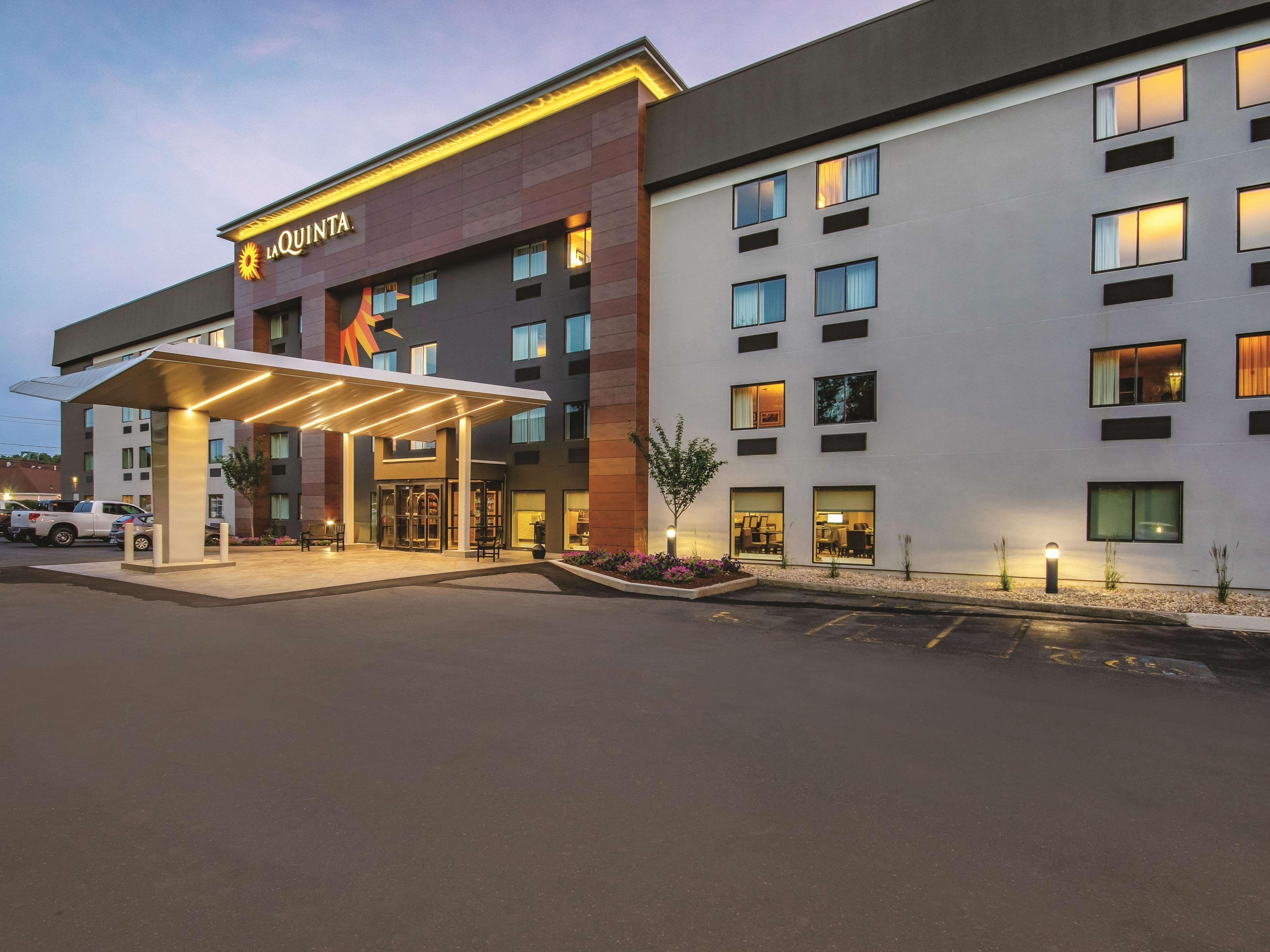 La Quinta By Wyndham Hartford Bradley Airport Hotel Windsor Locks Exterior photo